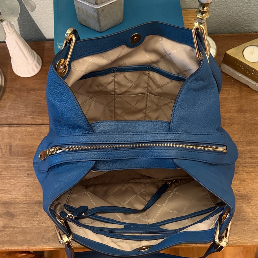 Michael Kors Navy Pebbled Leather Shoulder Bag - Picture 8 of 10